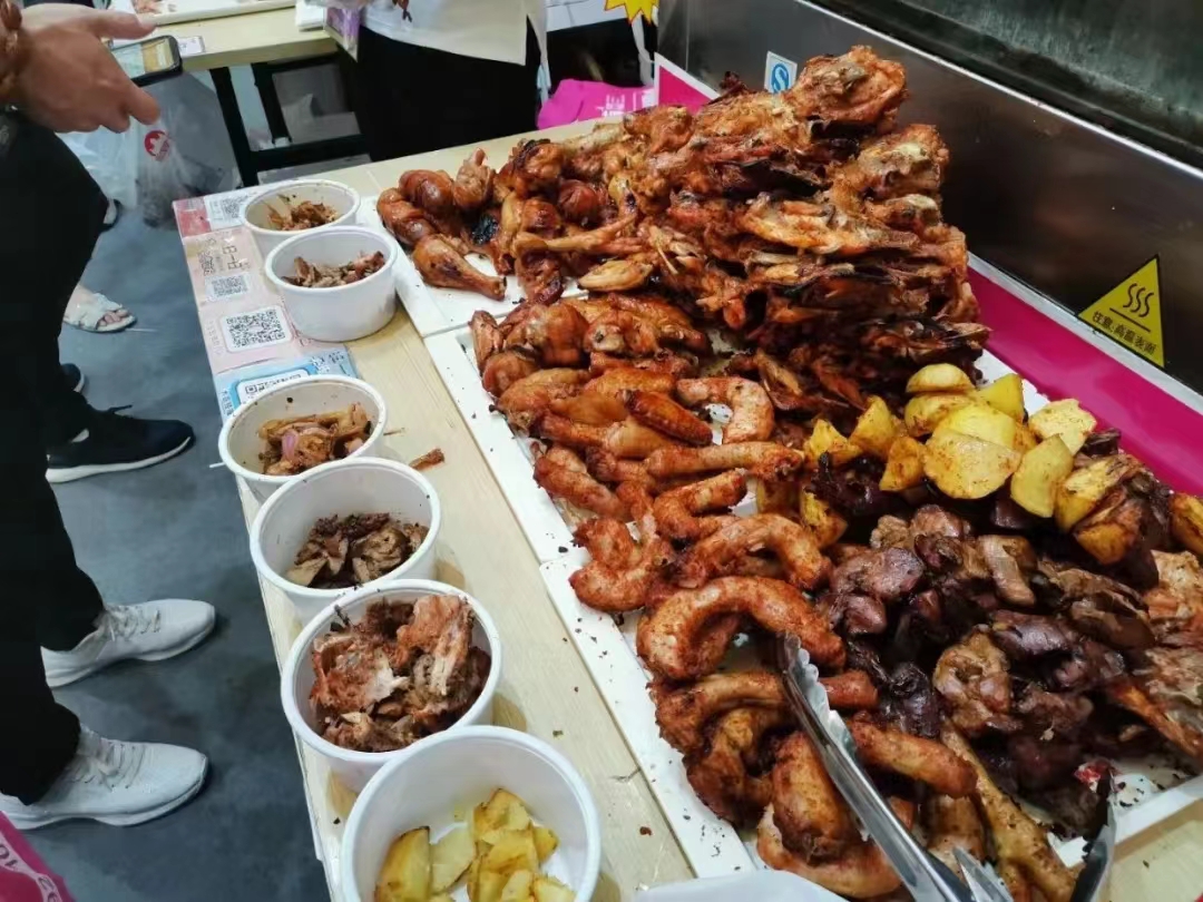 张成荣电烤鸡架上海美食展